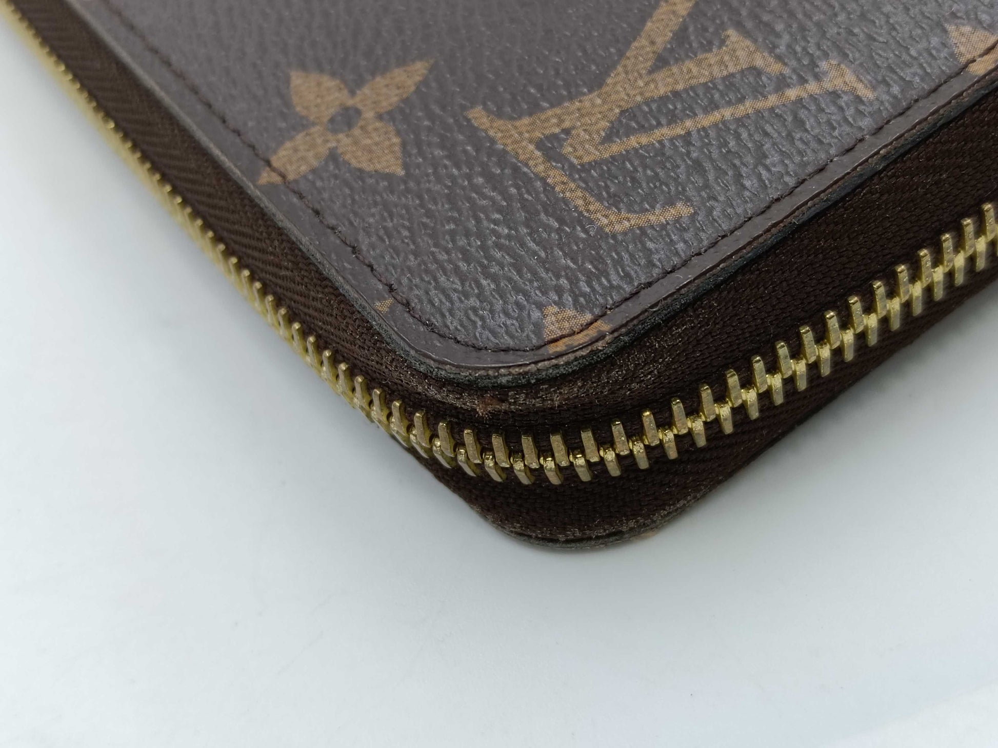 LOUIS VUITTON Monogram Zippy Wallet