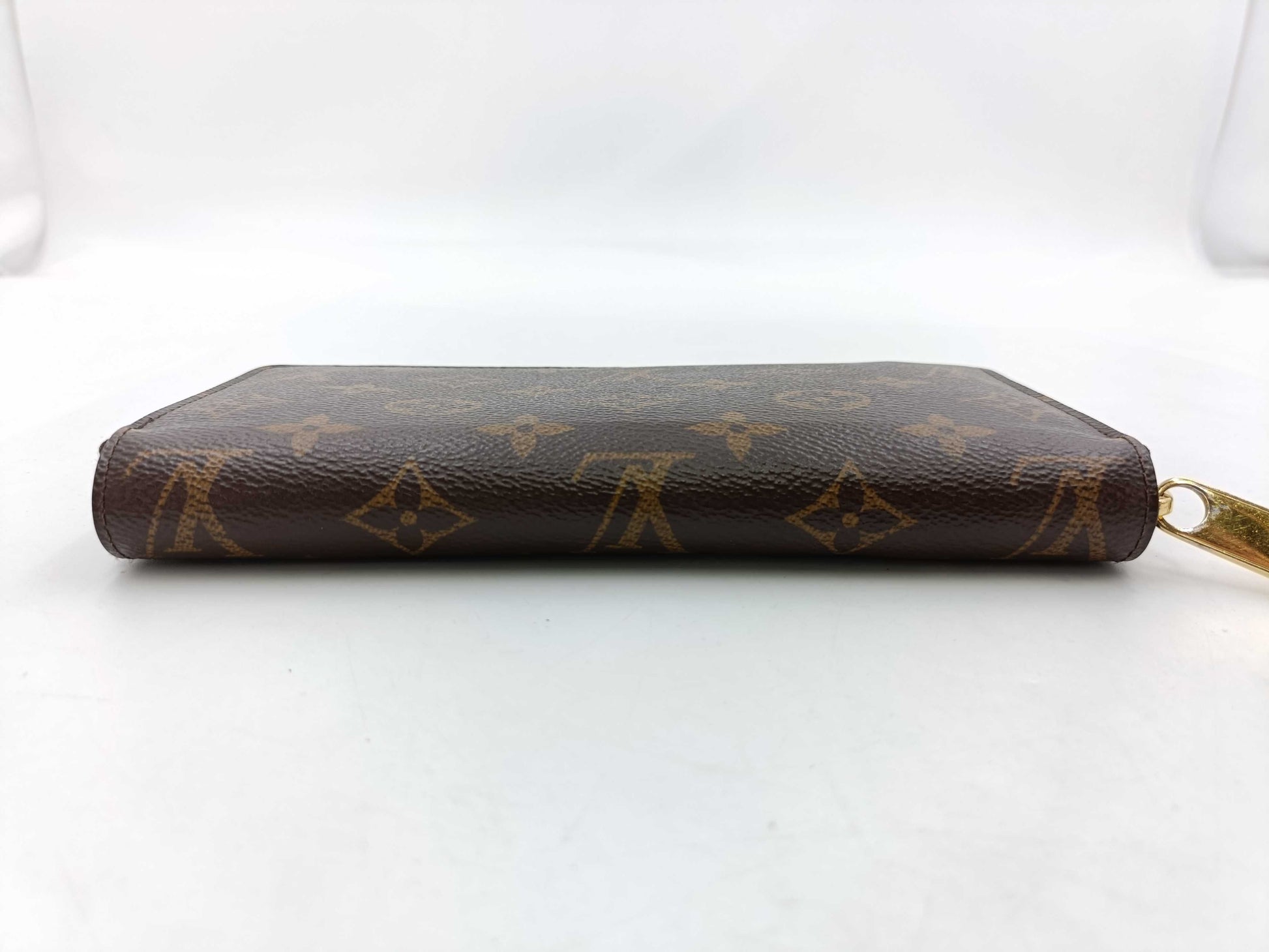 LOUIS VUITTON Monogram Zippy Wallet