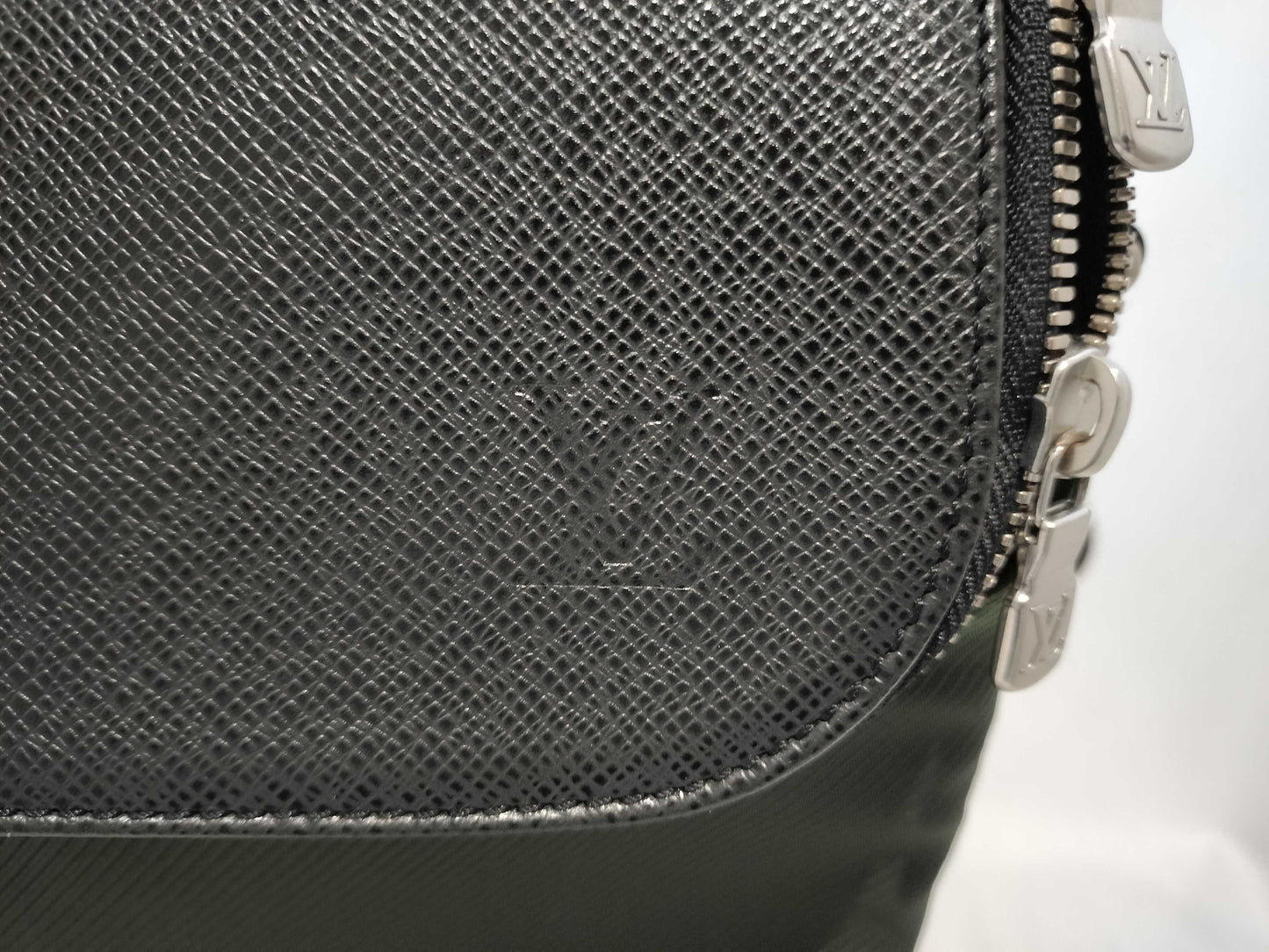 LOUIS VUITTON Taiga Taimir Shoulder Bag