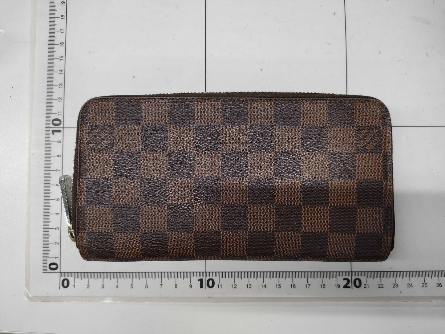 LOUIS VUITTON Damier Zippy Wallet