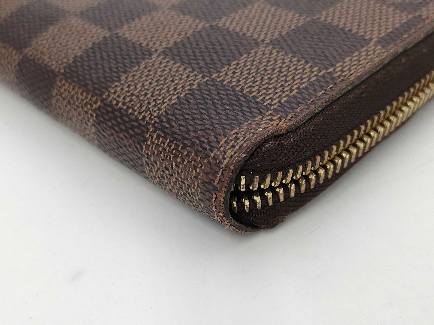 LOUIS VUITTON Damier Zippy Wallet