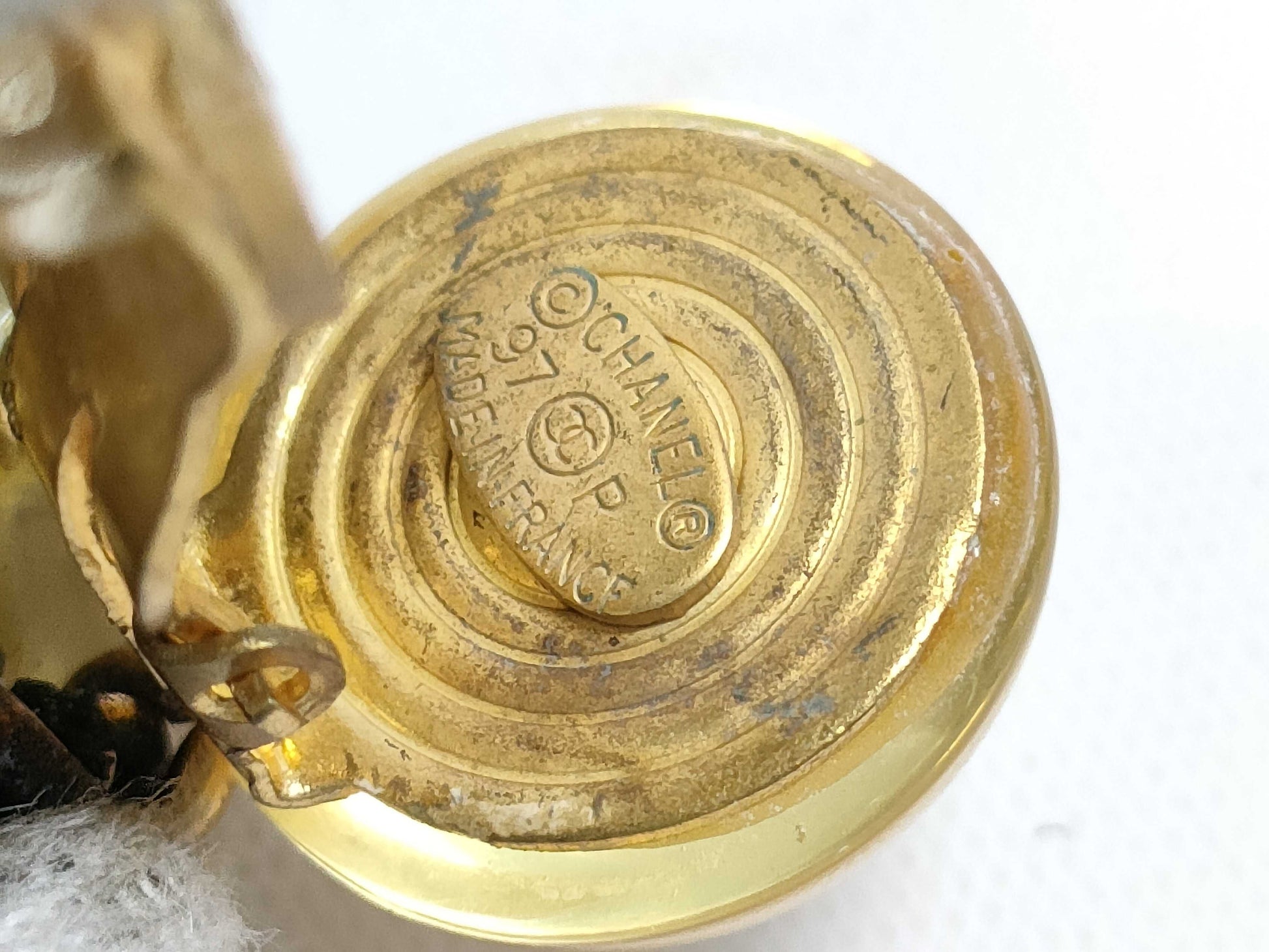 CHANEL 97 P Faux Pearl Cube Earrings