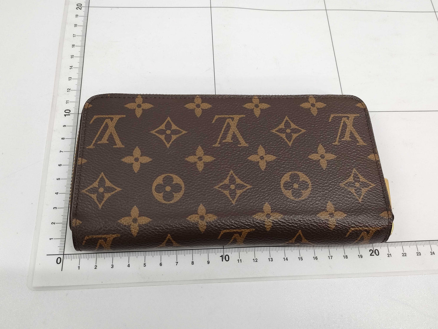 LOUIS VUITTON Monogram Zippy Wallet