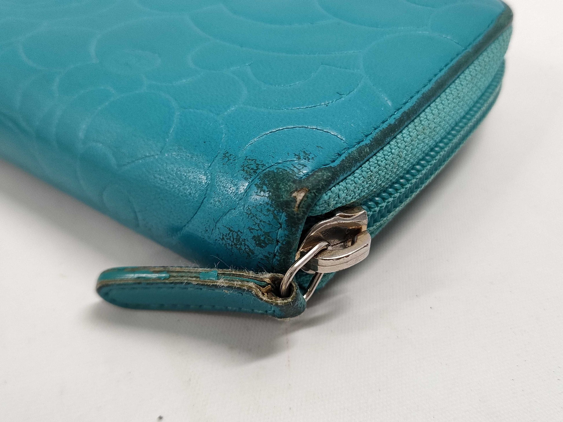 CHANEL Lambskin Camellia Round Wallet