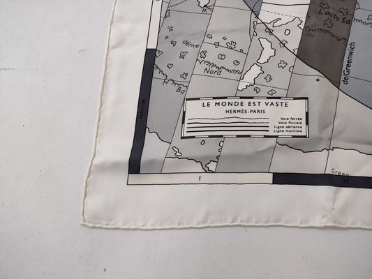HERMES Carre LE MONDE EST Scarf