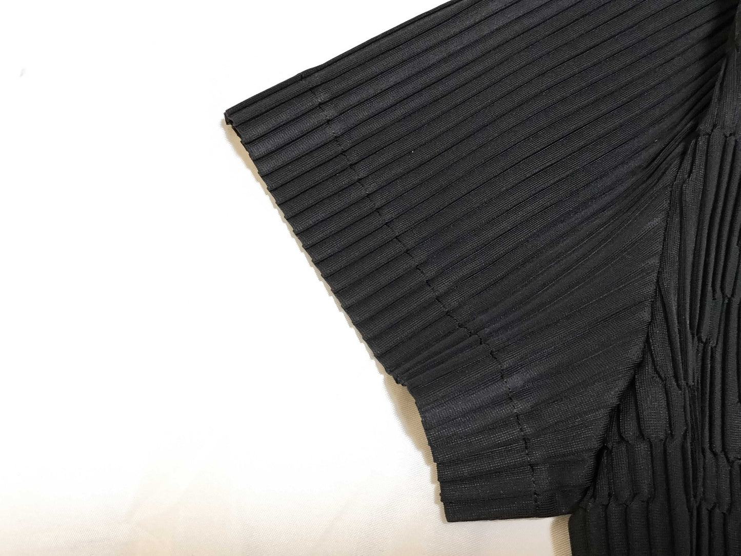 ISSEY MIYAKE Pleats Please Tops