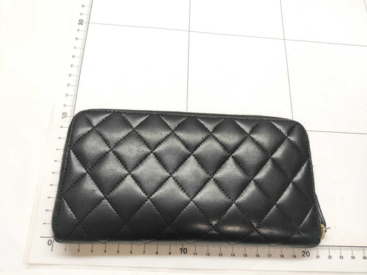 CHANEL Lambskin Round Zip Cocomac Wallet