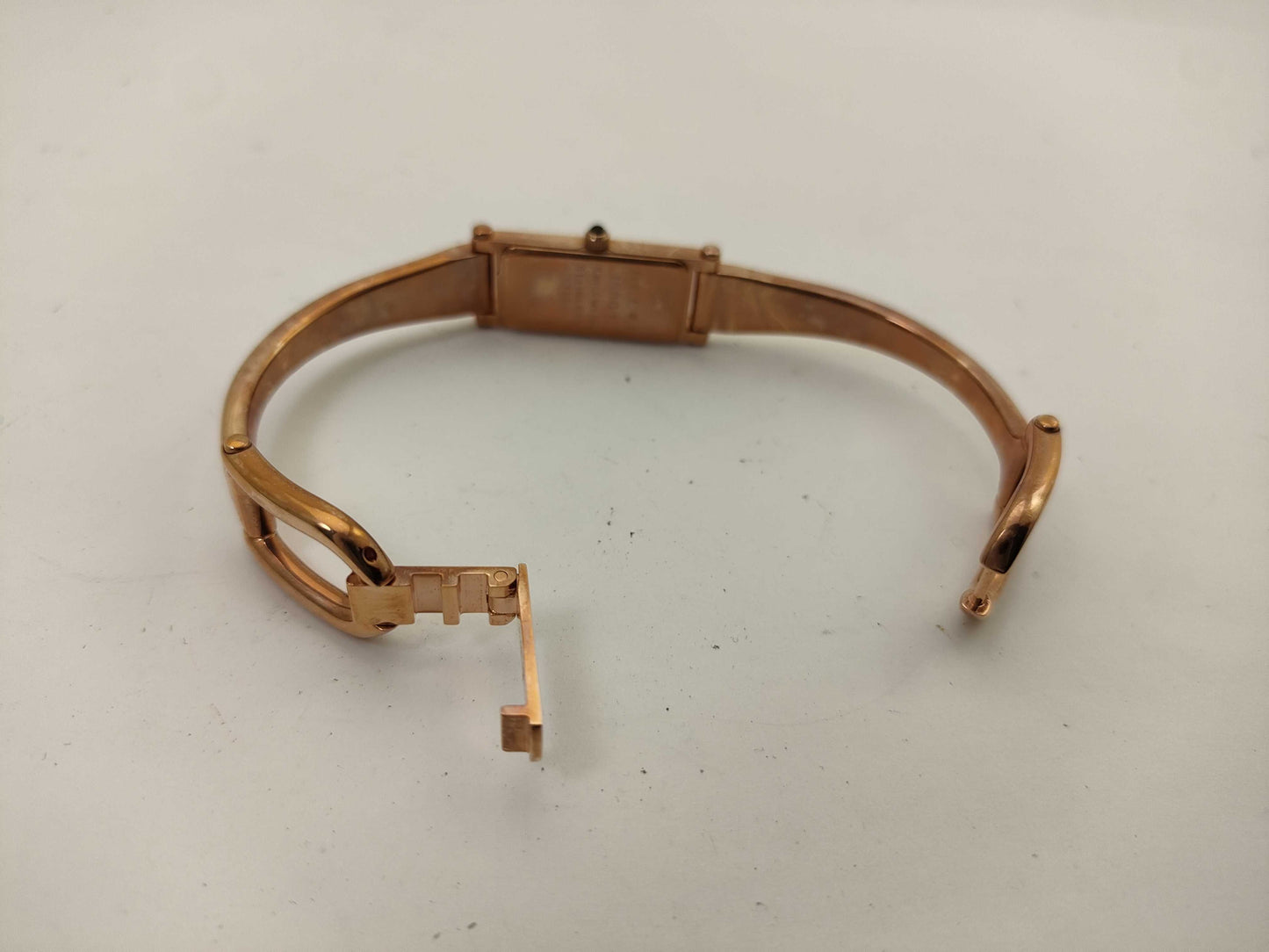 GUCCI 1500L Shell Dial Women's Watch