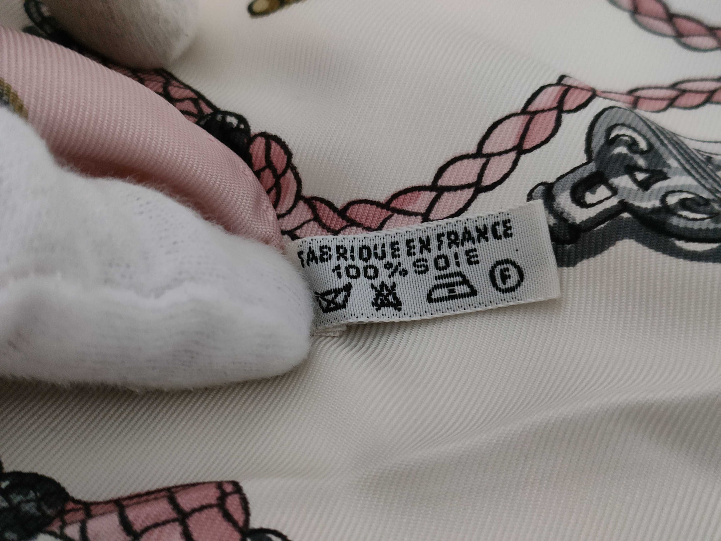 HERMES Carre Carre 90 LES CLES Key Pattern Scarf