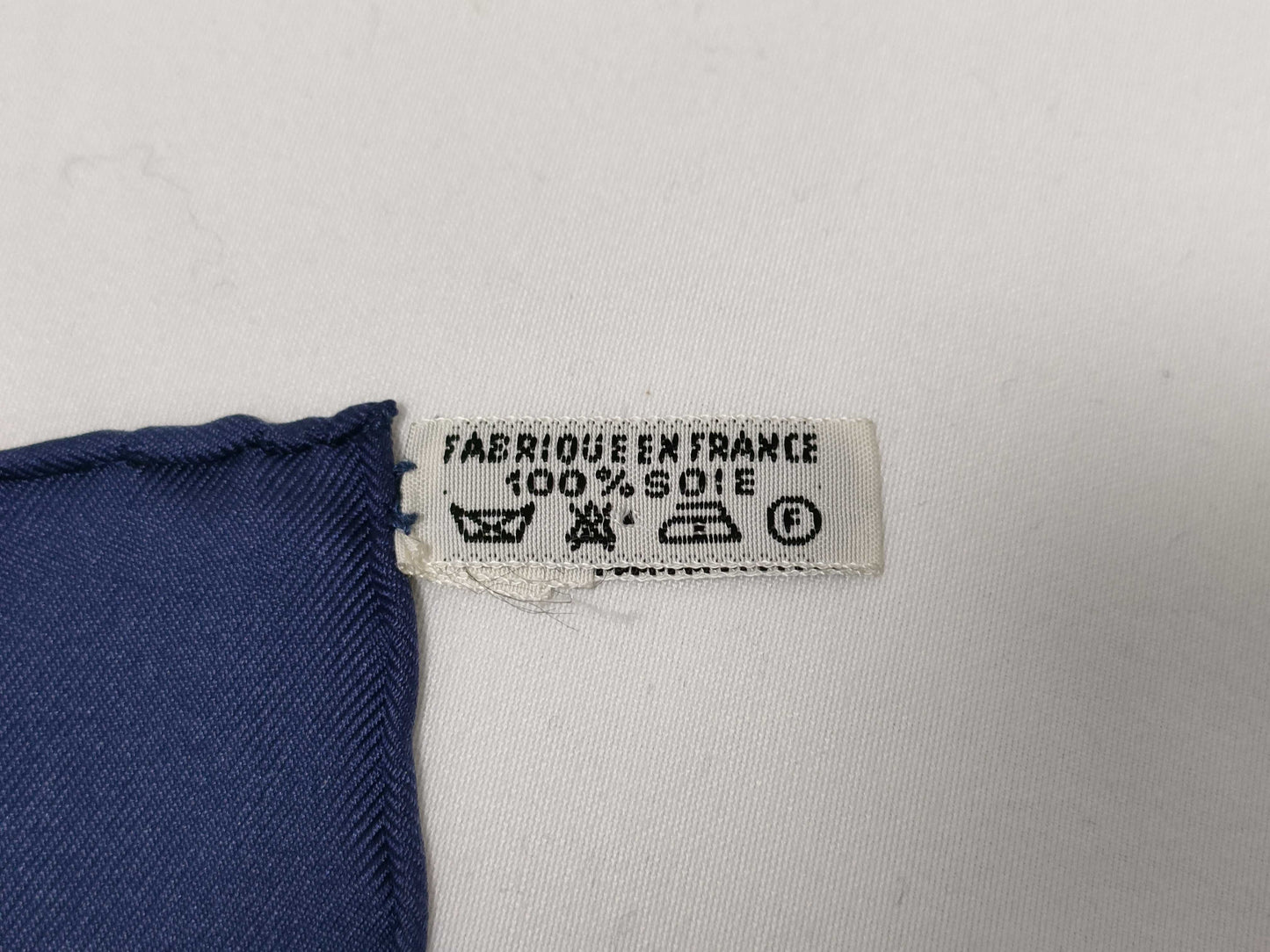 HERMES Carré Omnibus and White Lady Game/Blue Scarf