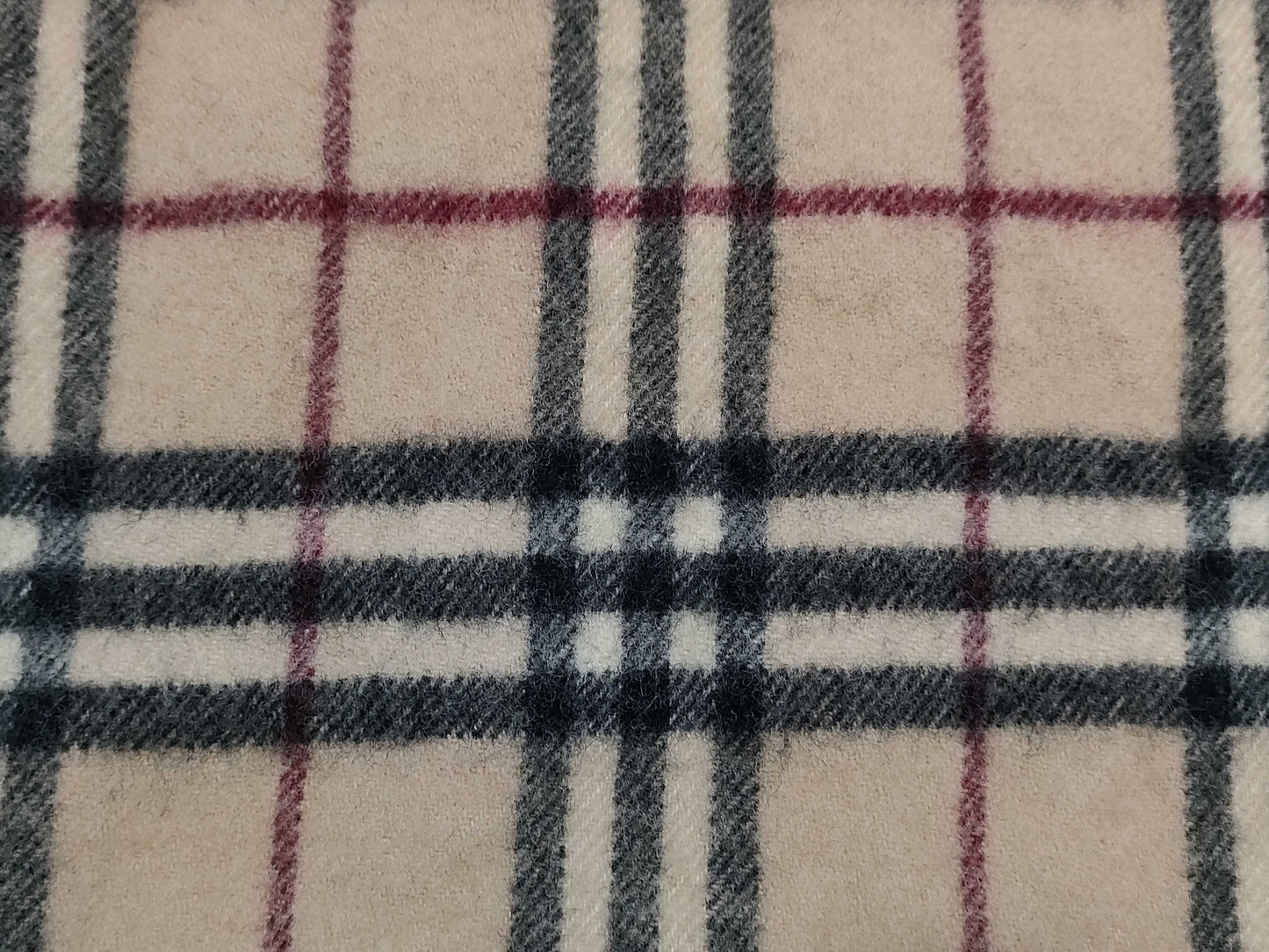 BURBERRY London Nova 100% Lambswool Scarf