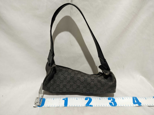 GUCCI GG Canvas One-Shoulder Shoulder Bag