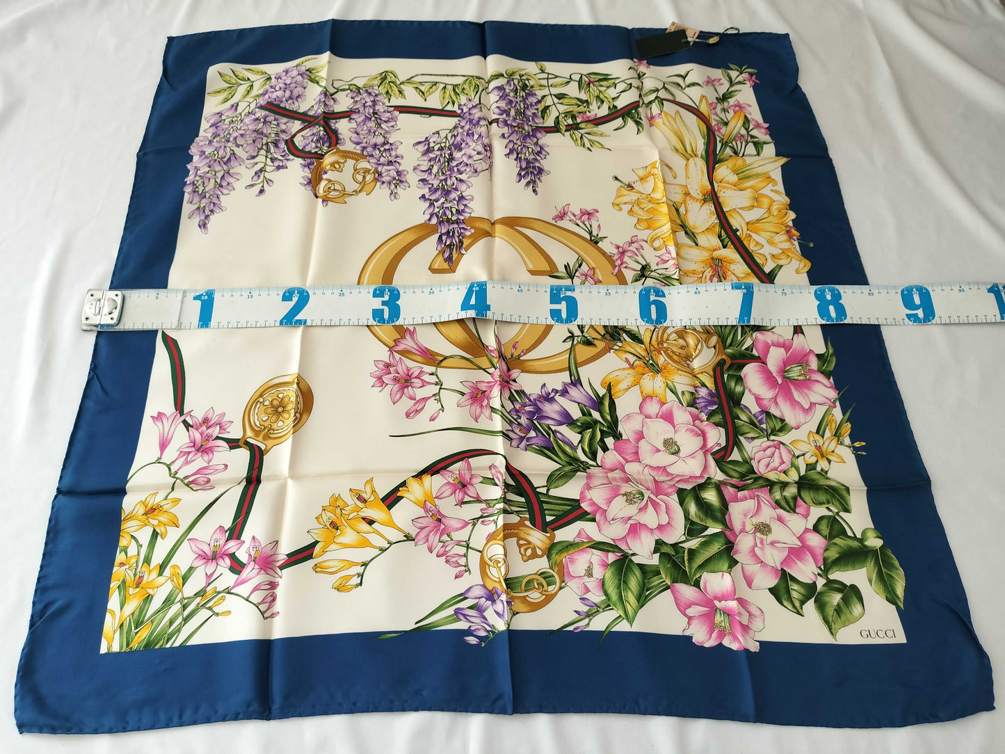 GUCCI floral silk scarf with tag