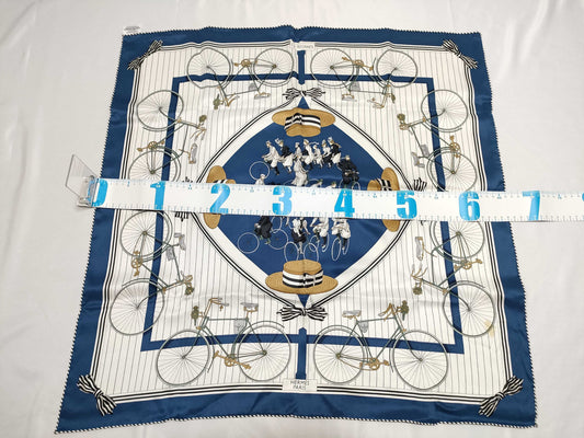 HERMES Carre 70 Scarf