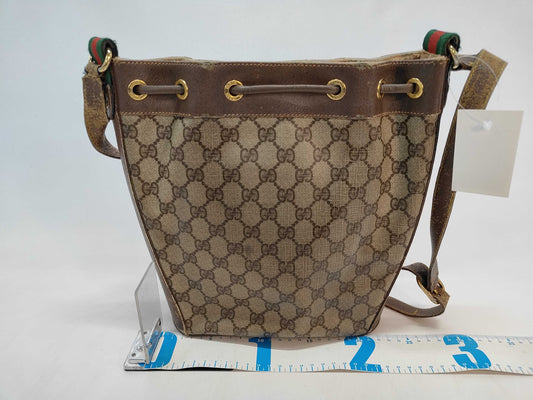 GUCCI GG Supreme Old Sherry Drawstring Shoulder Bag