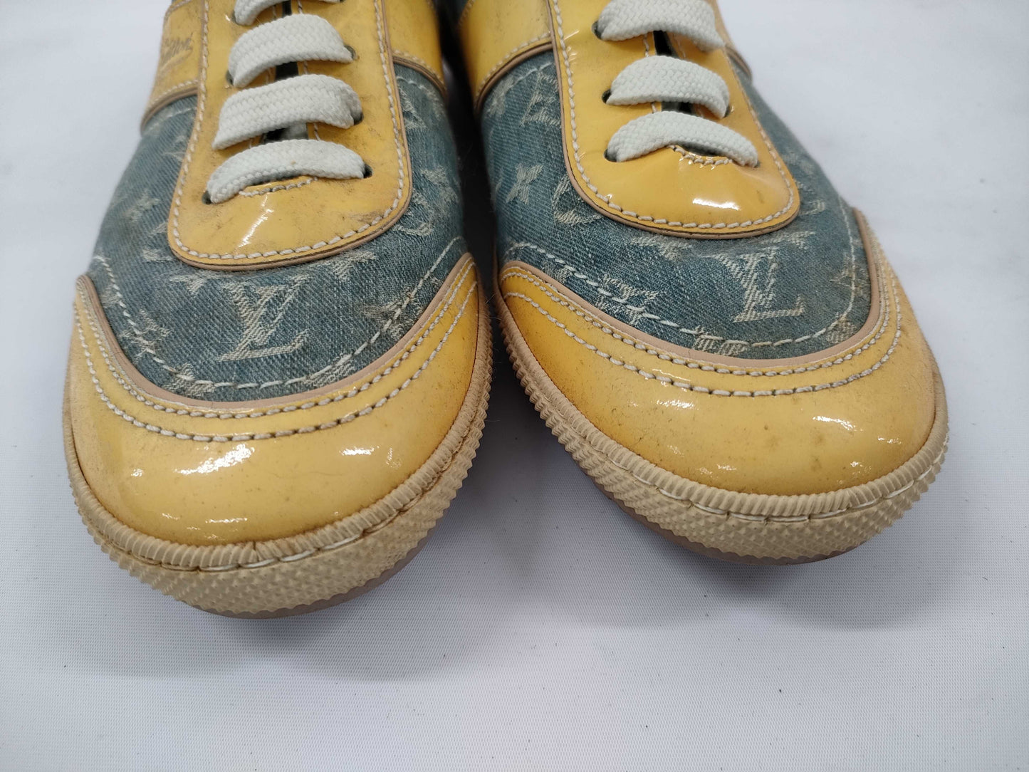 LOUIS VUITTON low-top sneakers