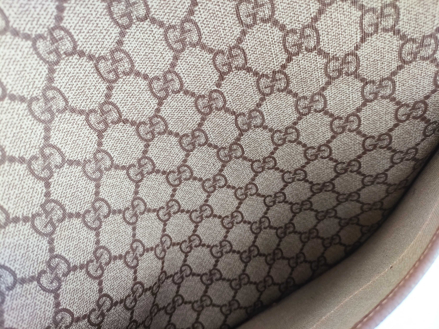 GUCCI GG Supreme Sherry Tote Bag