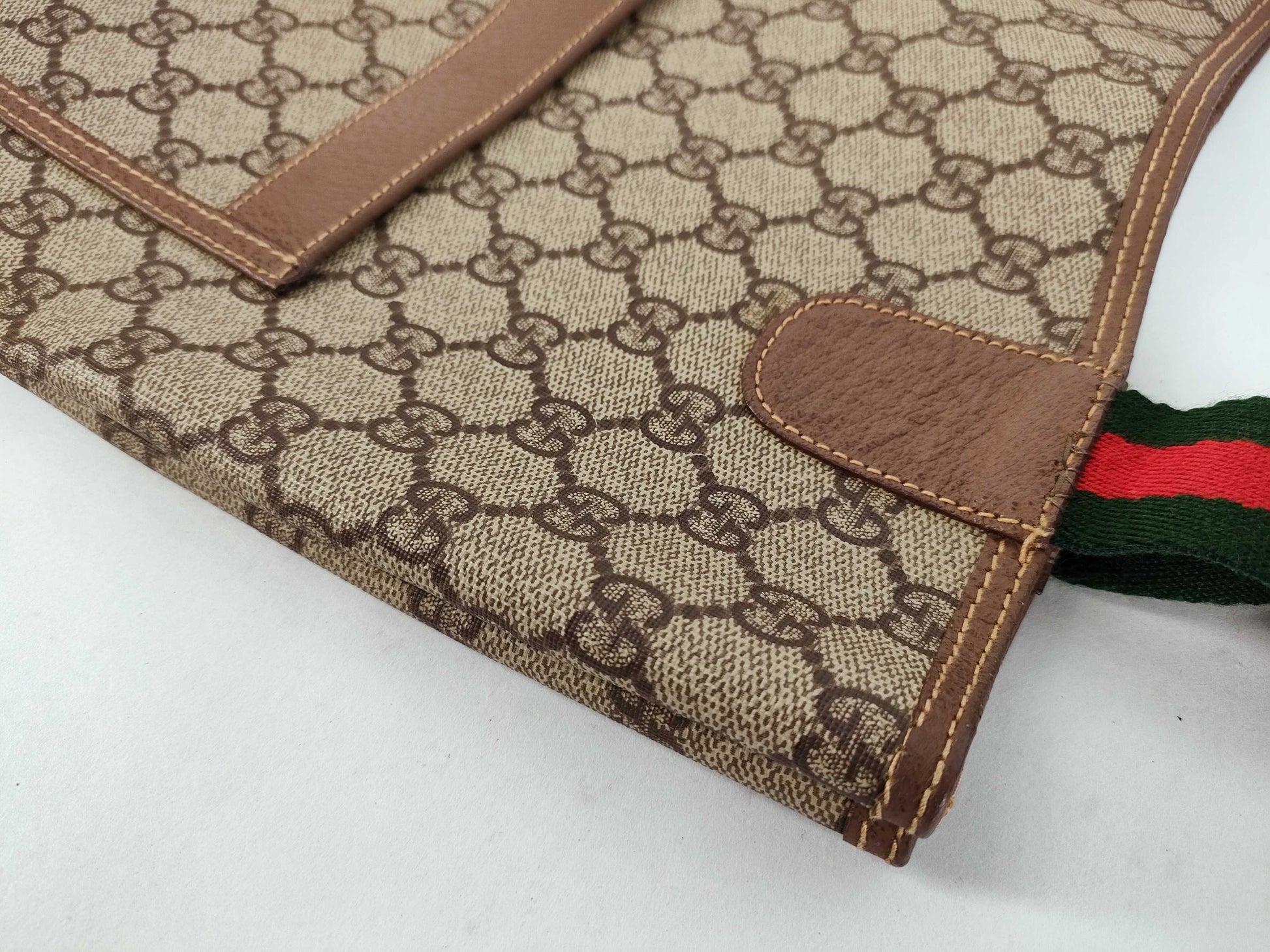 GUCCI GG Supreme Sherry Tote Bag
