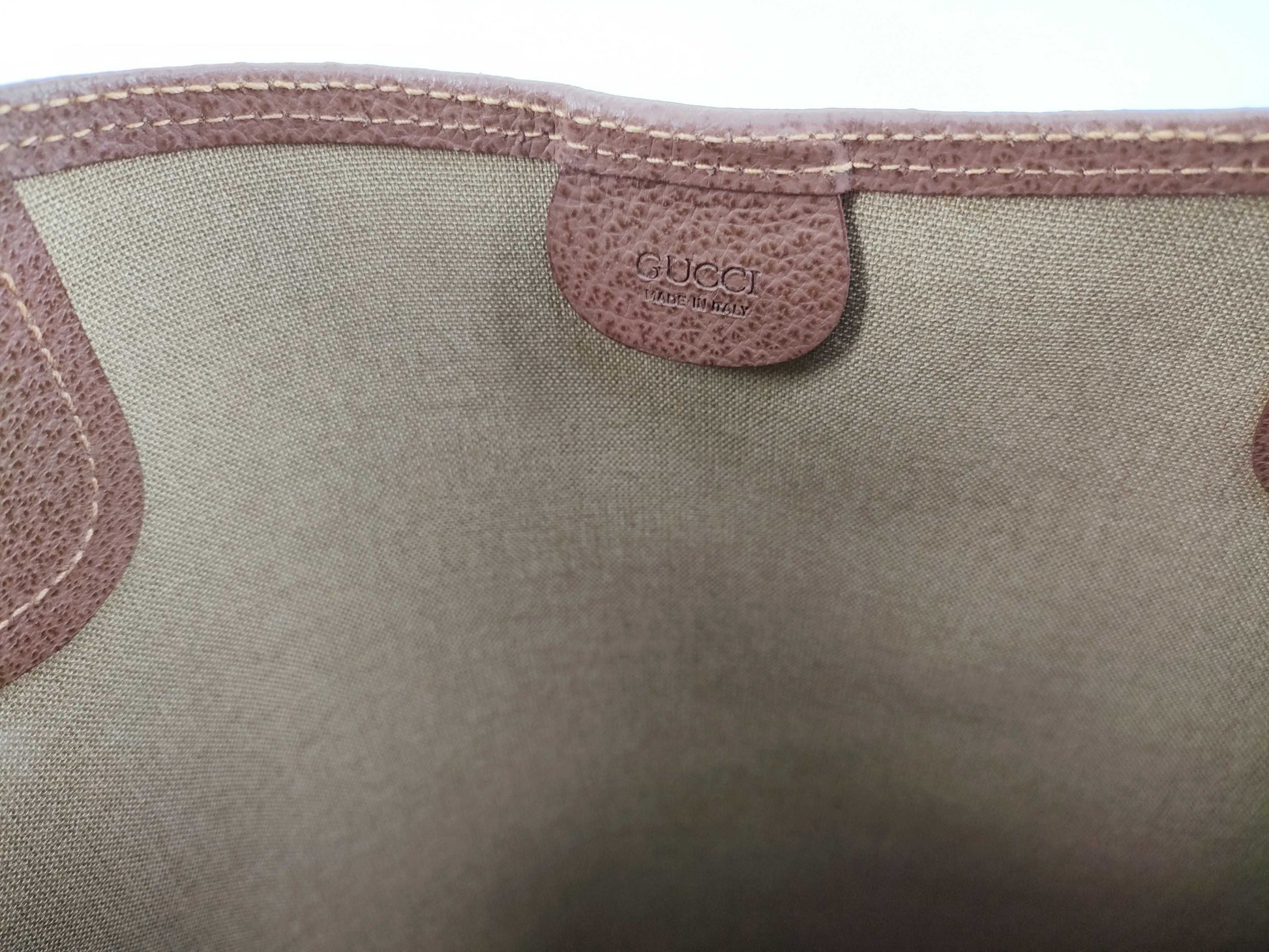 GUCCI GG Supreme Sherry Tote Bag