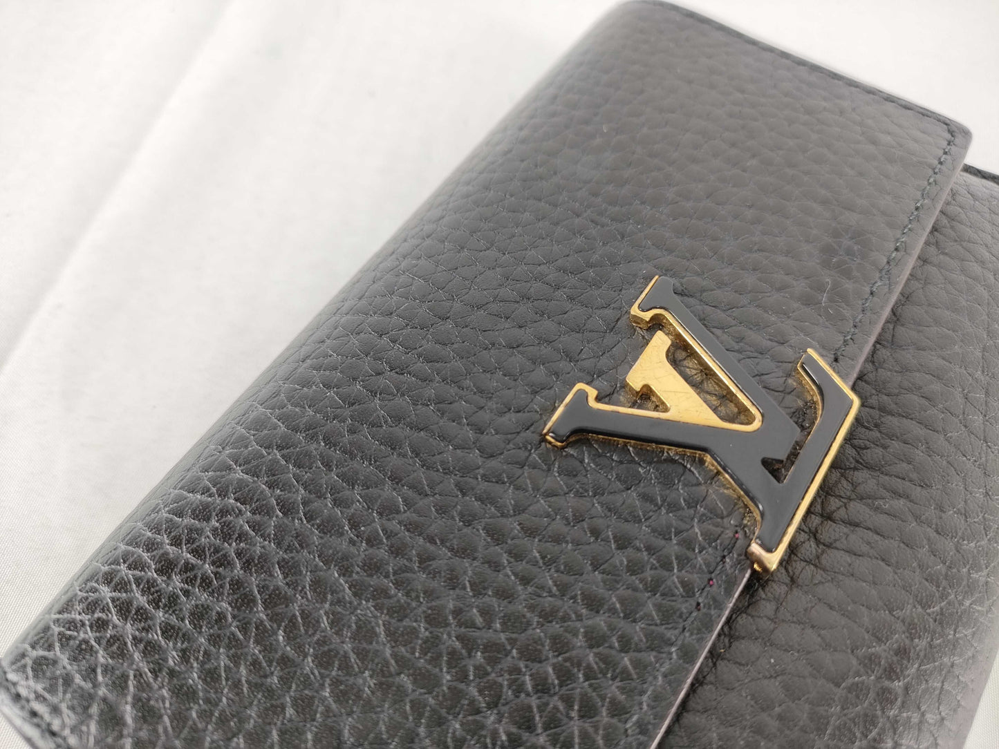 LOUIS VUITTON Louis Vuitton Porte-Feuille Capucine Compact Leather Tri-Fold Wallet