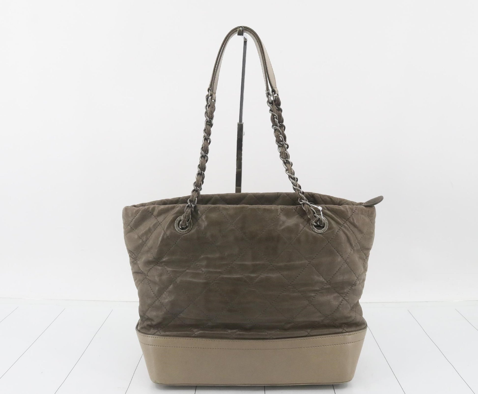 CHANEL Matrasse Lamb Chain Shoulder Bag with Seal 15 Series Tote Bag