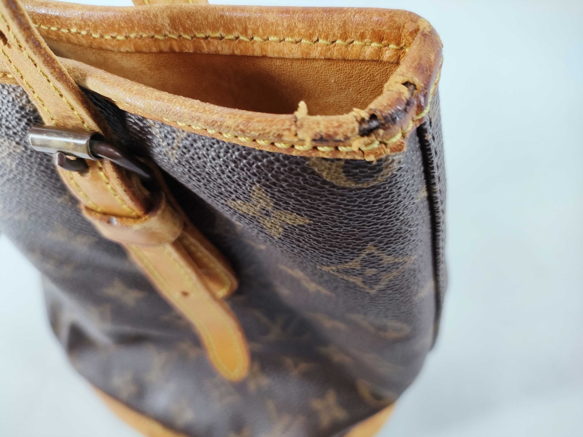 LOUIS VUITTON Louis Vuitton Bucket PM Pouch Tote Bag