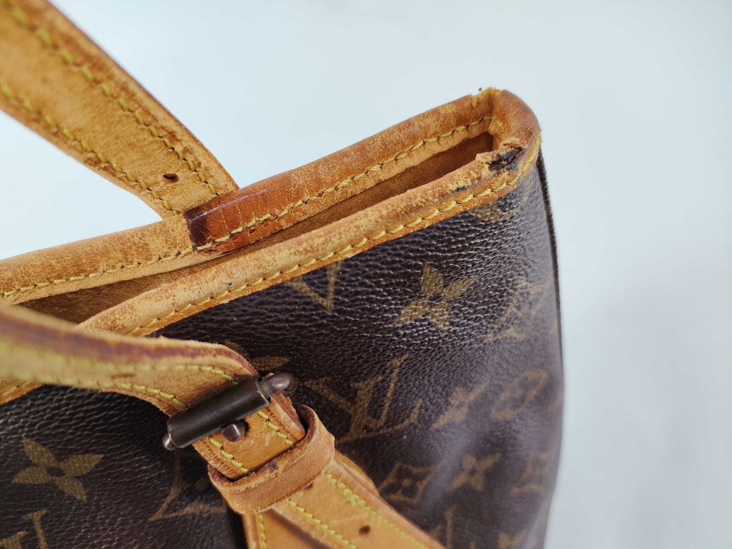 LOUIS VUITTON Louis Vuitton Bucket PM Pouch Tote Bag