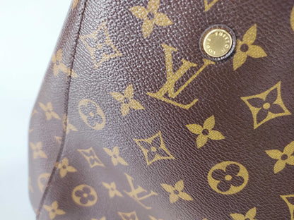 LOUIS VUITTON Louis Vuitton Montaigne Bag Handbag