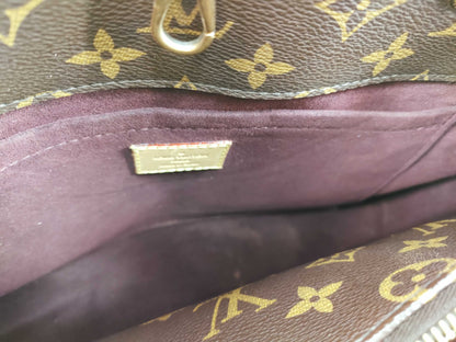 LOUIS VUITTON Louis Vuitton Montaigne Bag Handbag