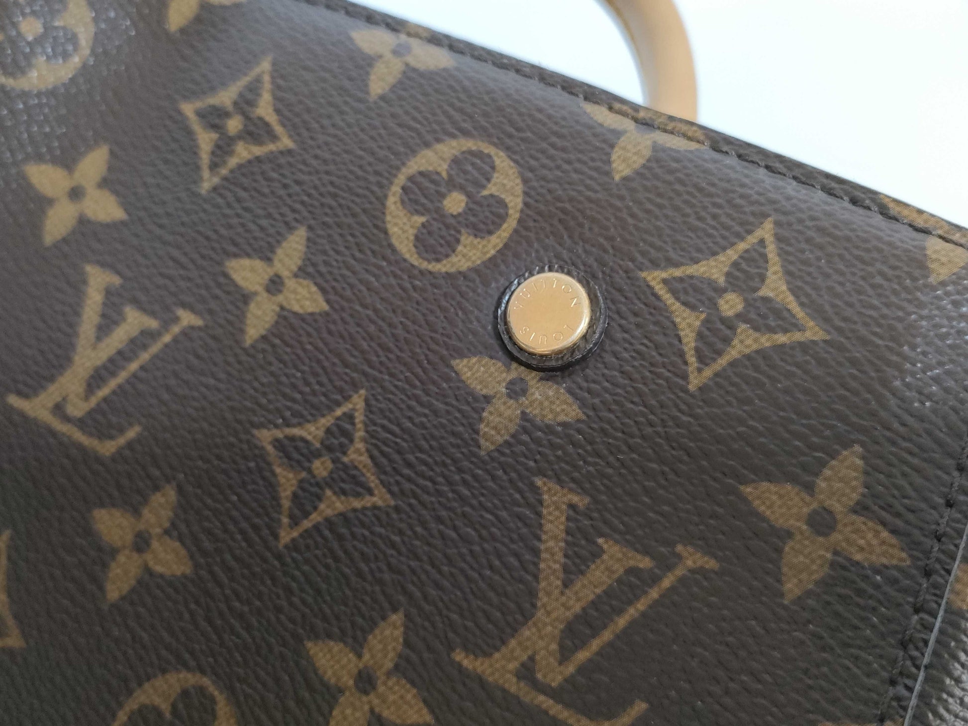 LOUIS VUITTON Louis Vuitton Montaigne Bag Handbag