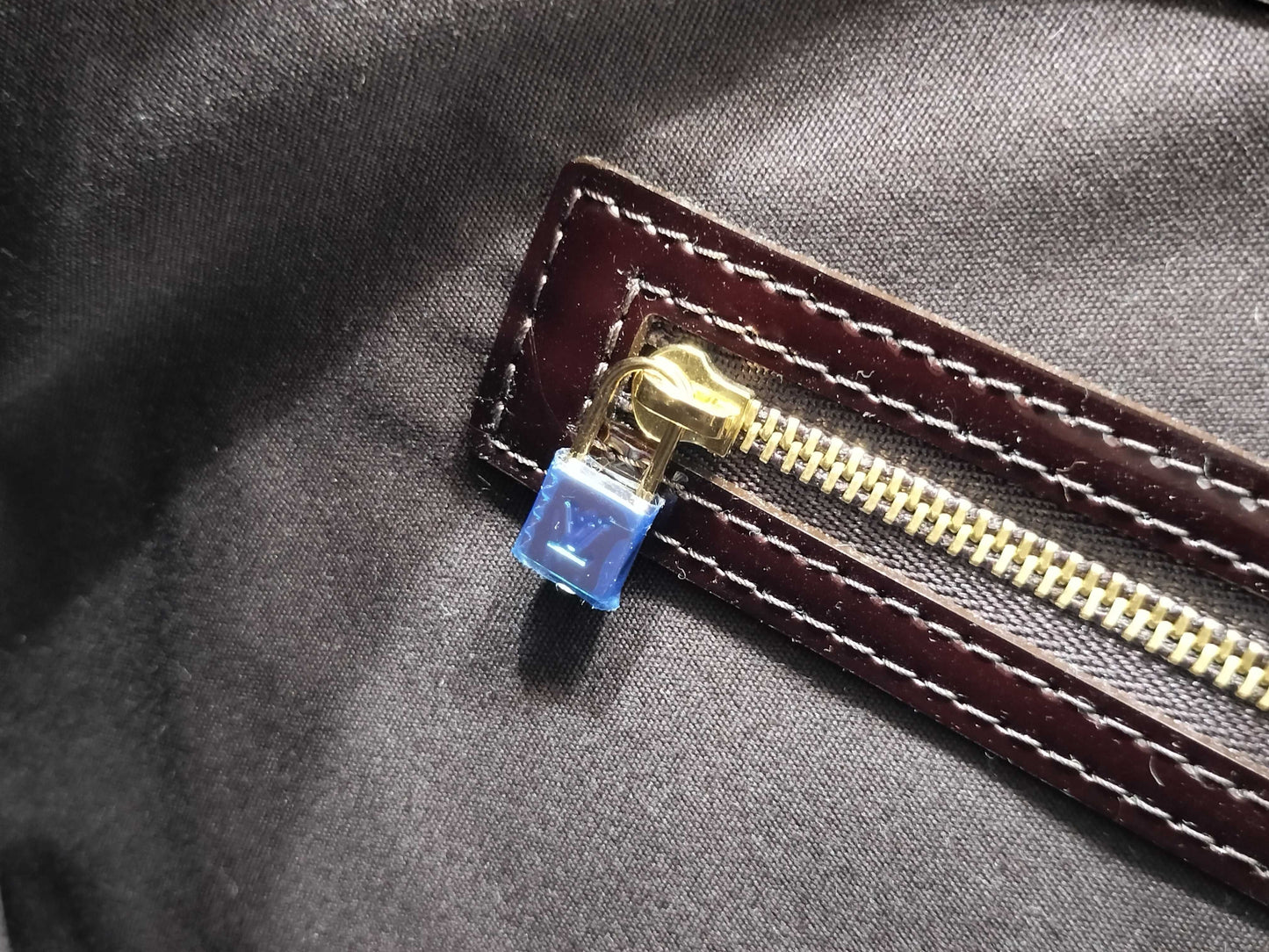LOUIS VUITTON Vernis Wilshire MM M91645 SN2180 Handbag