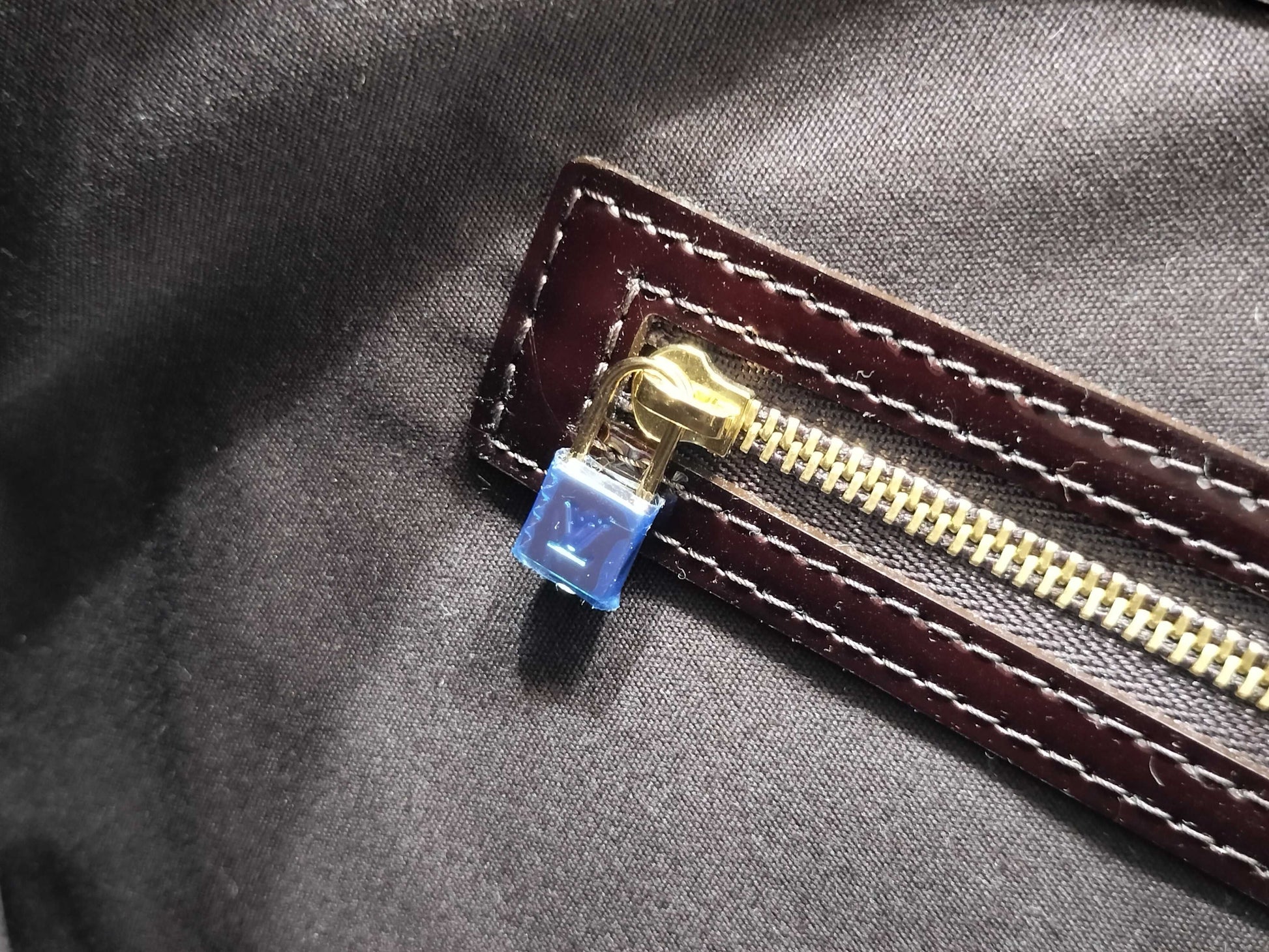 LOUIS VUITTON Vernis Wilshire MM M91645 SN2180 Handbag