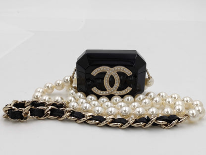 CHANEL CC Chain Pearl AirPods Case, Black/White, Plastic/Leather/Costume Pearl, Size: Approx. 5.2cm H x 7.3cm W, Total Weight: Approx. 290g, Fall/Winter 2021 Collection, Other Accessories