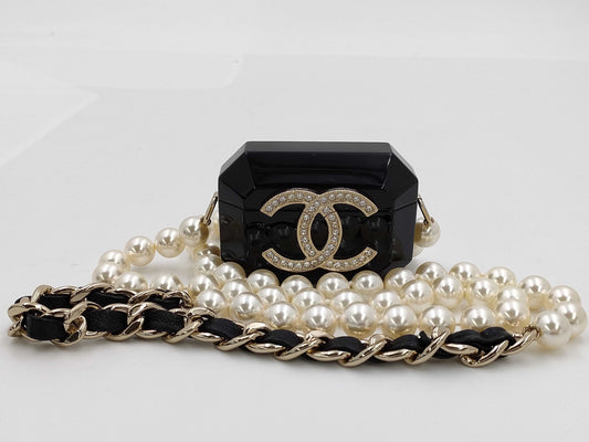 CHANEL CC Chain Pearl AirPods Case, Black/White, Plastic/Leather/Costume Pearl, Size: Approx. 5.2cm H x 7.3cm W, Total Weight: Approx. 290g, Fall/Winter 2021 Collection, Other Accessories