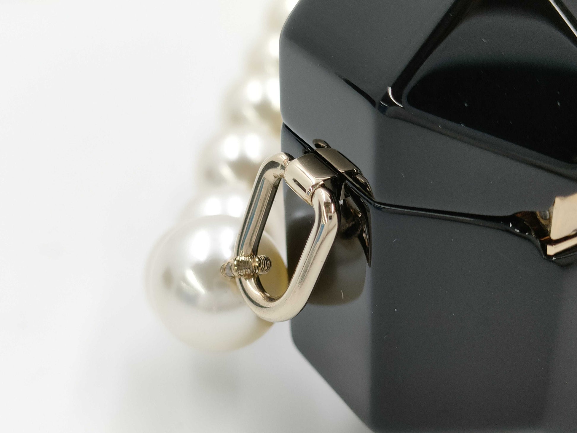 CHANEL CC Chain Pearl AirPods Case, Black/White, Plastic/Leather/Costume Pearl, Size: Approx. 5.2cm H x 7.3cm W, Total Weight: Approx. 290g, Fall/Winter 2021 Collection, Other Accessories