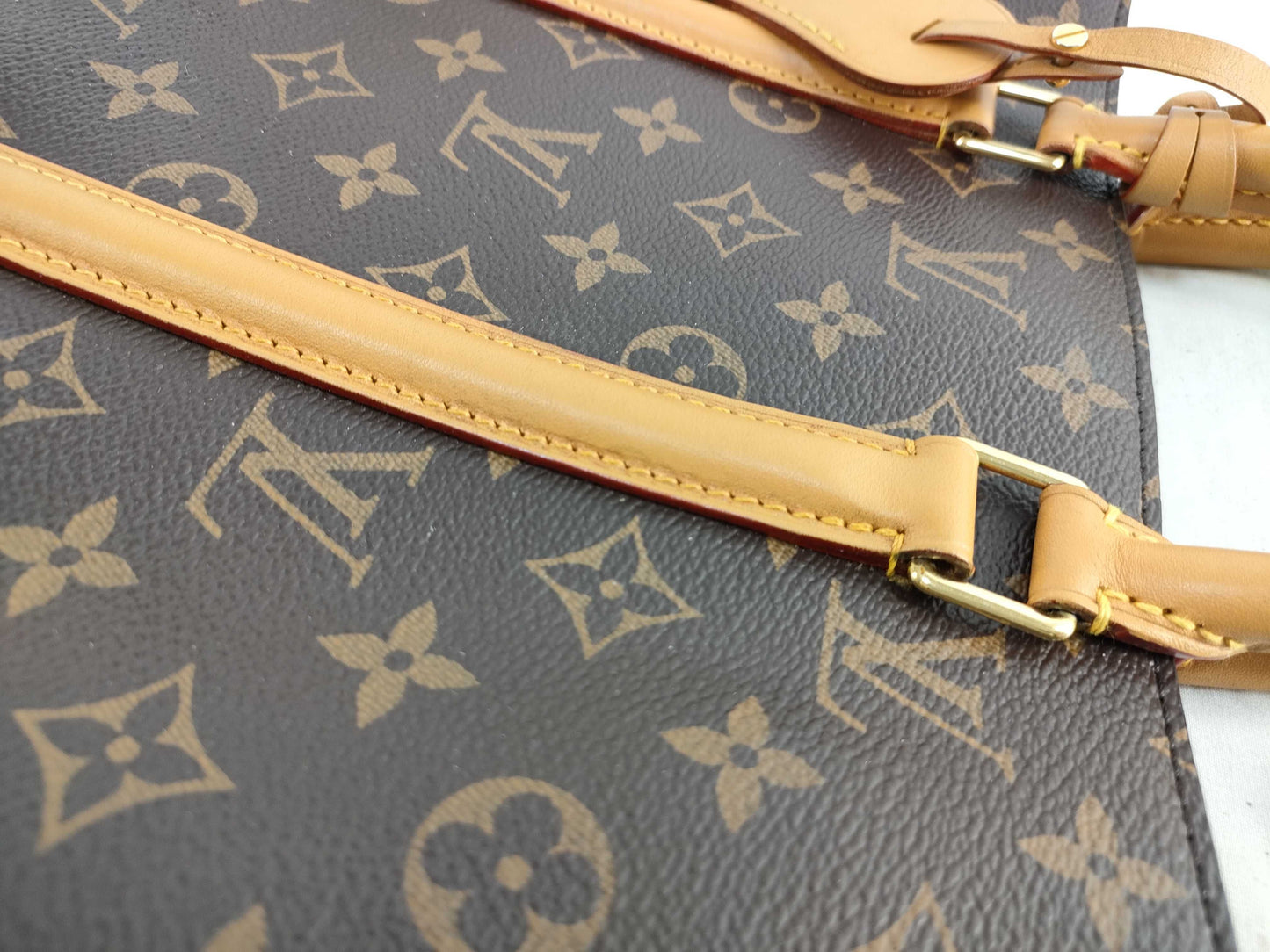 LOUIS VUITTON Louis Vuitton Montaigne Bag Handbag