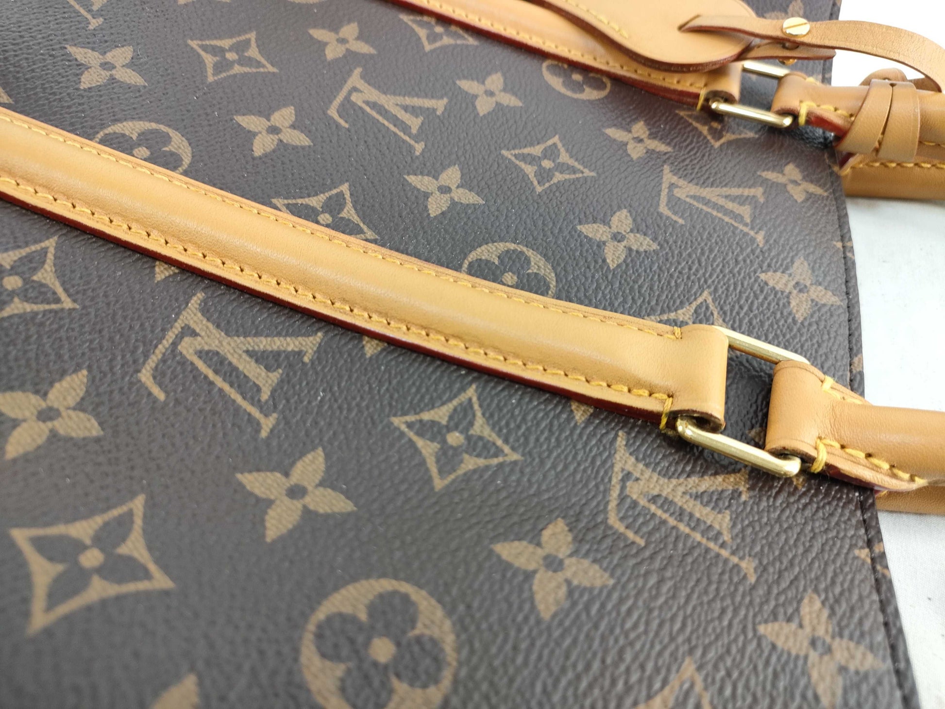 LOUIS VUITTON Louis Vuitton Montaigne Bag Handbag