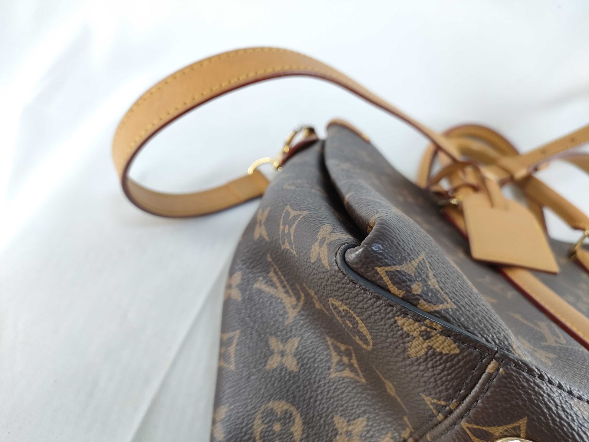 LOUIS VUITTON Louis Vuitton Montaigne Bag Handbag