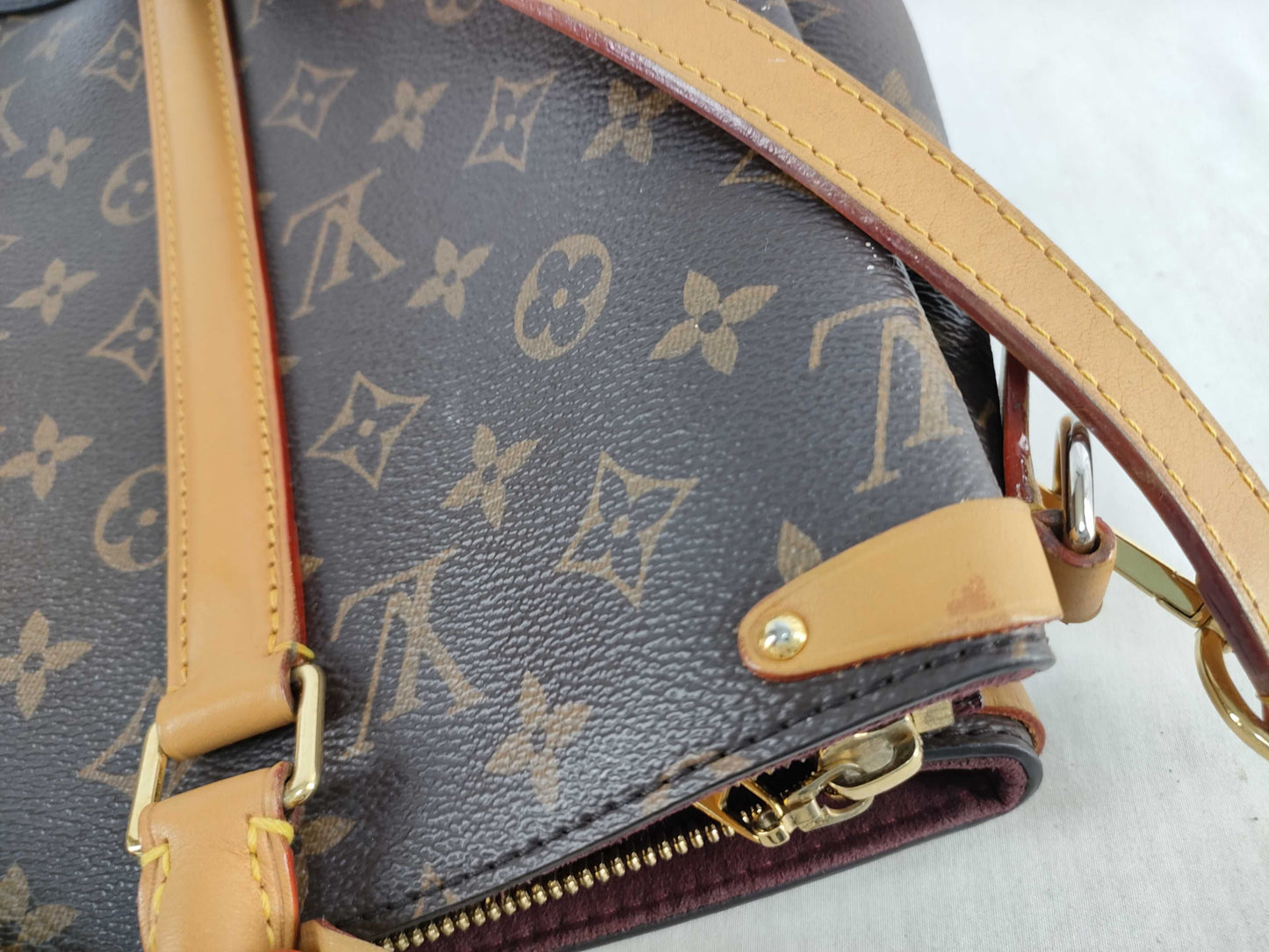 LOUIS VUITTON Louis Vuitton Montaigne Bag Handbag