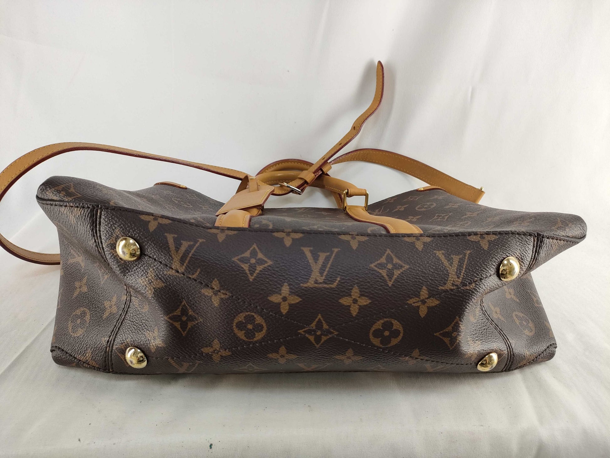 LOUIS VUITTON Louis Vuitton Montaigne Bag Handbag