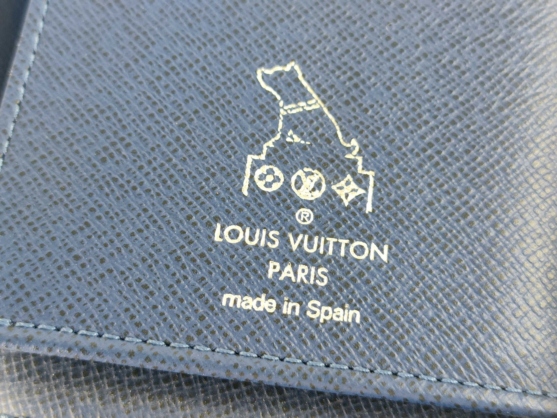 LOUIS VUITTON Vertical Wallet