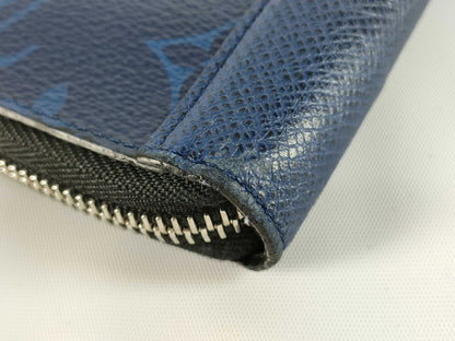 LOUIS VUITTON Vertical Wallet