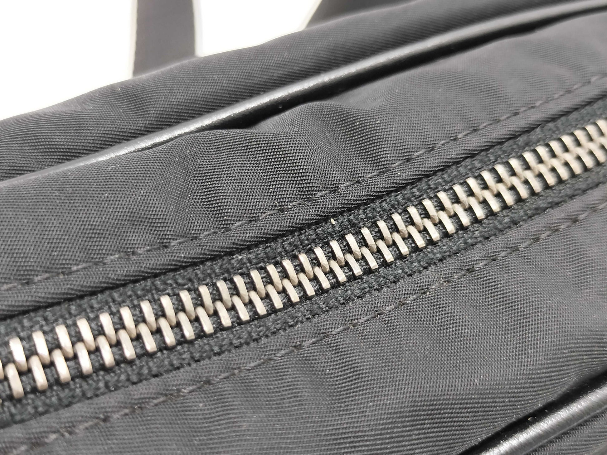 VERSACE ID - Versace Leather/Nylon Greca Signature Messenger Bag, Black, 25 cm, Shoulder Bag