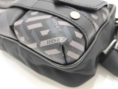 VERSACE ID - Versace Leather/Nylon Greca Signature Messenger Bag, Black, 25 cm, Shoulder Bag