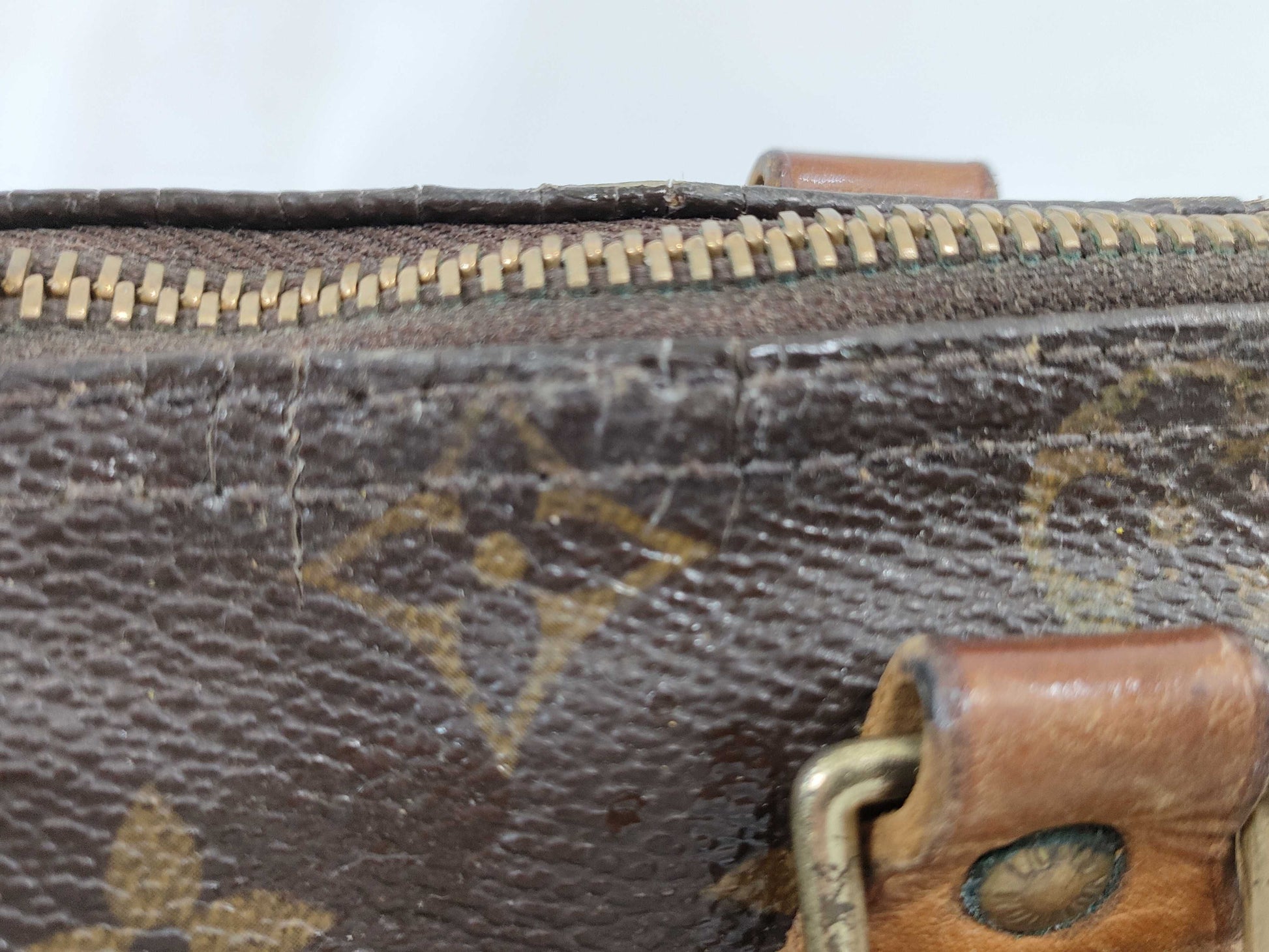 LOUIS VUITTON Louis Vuitton Monogram Speedy 25 Boston Bag