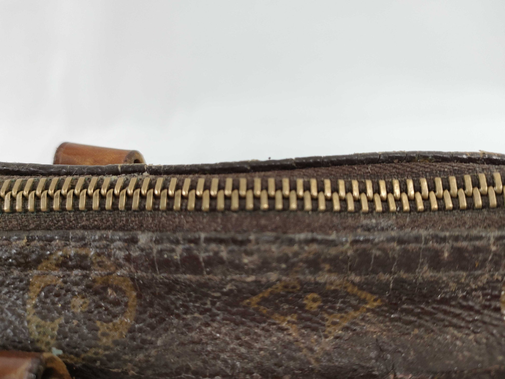 LOUIS VUITTON Louis Vuitton Monogram Speedy 25 Boston Bag