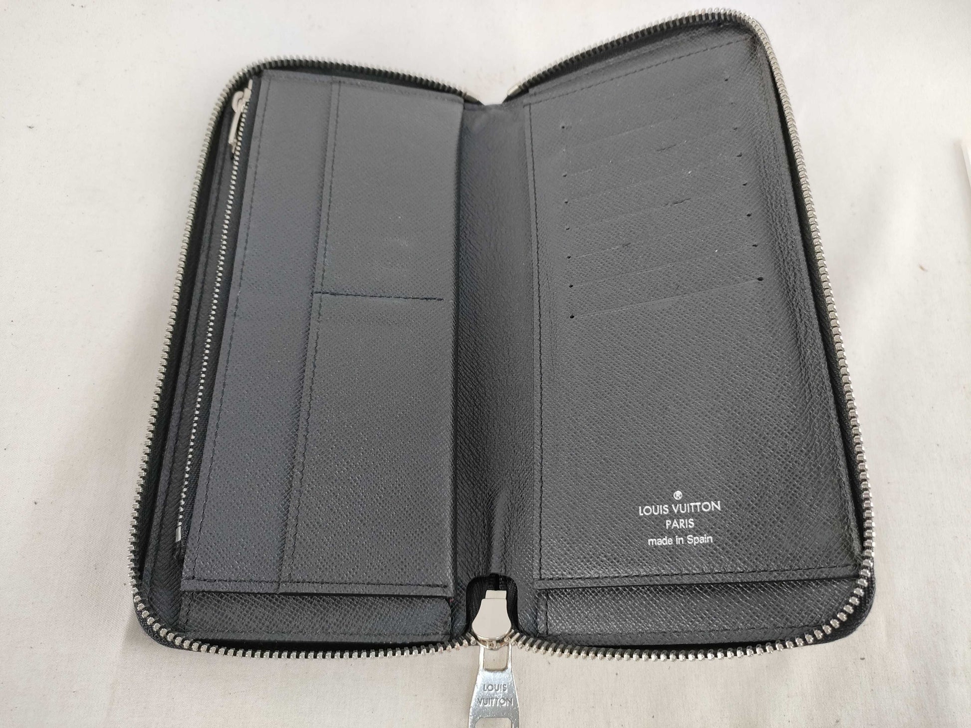 LOUIS VUITTON Taiga Zippy Wallet Vertical Ardoise M32822 CA5105 Wallet