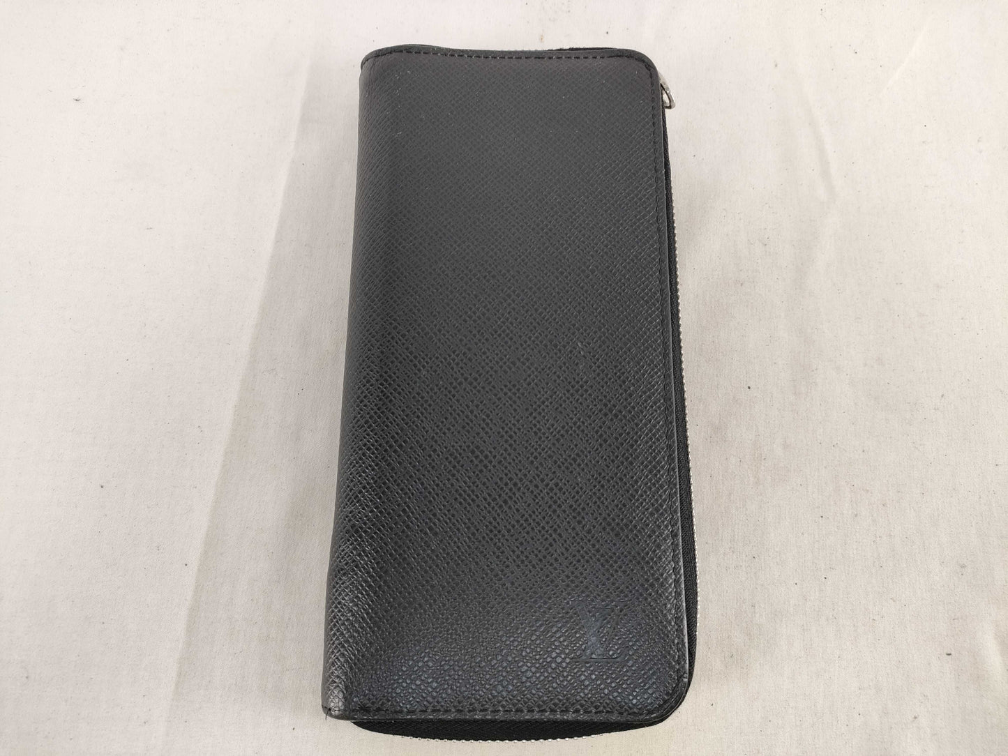 LOUIS VUITTON Taiga Zippy Wallet Vertical Ardoise M32822 CA5105 Wallet