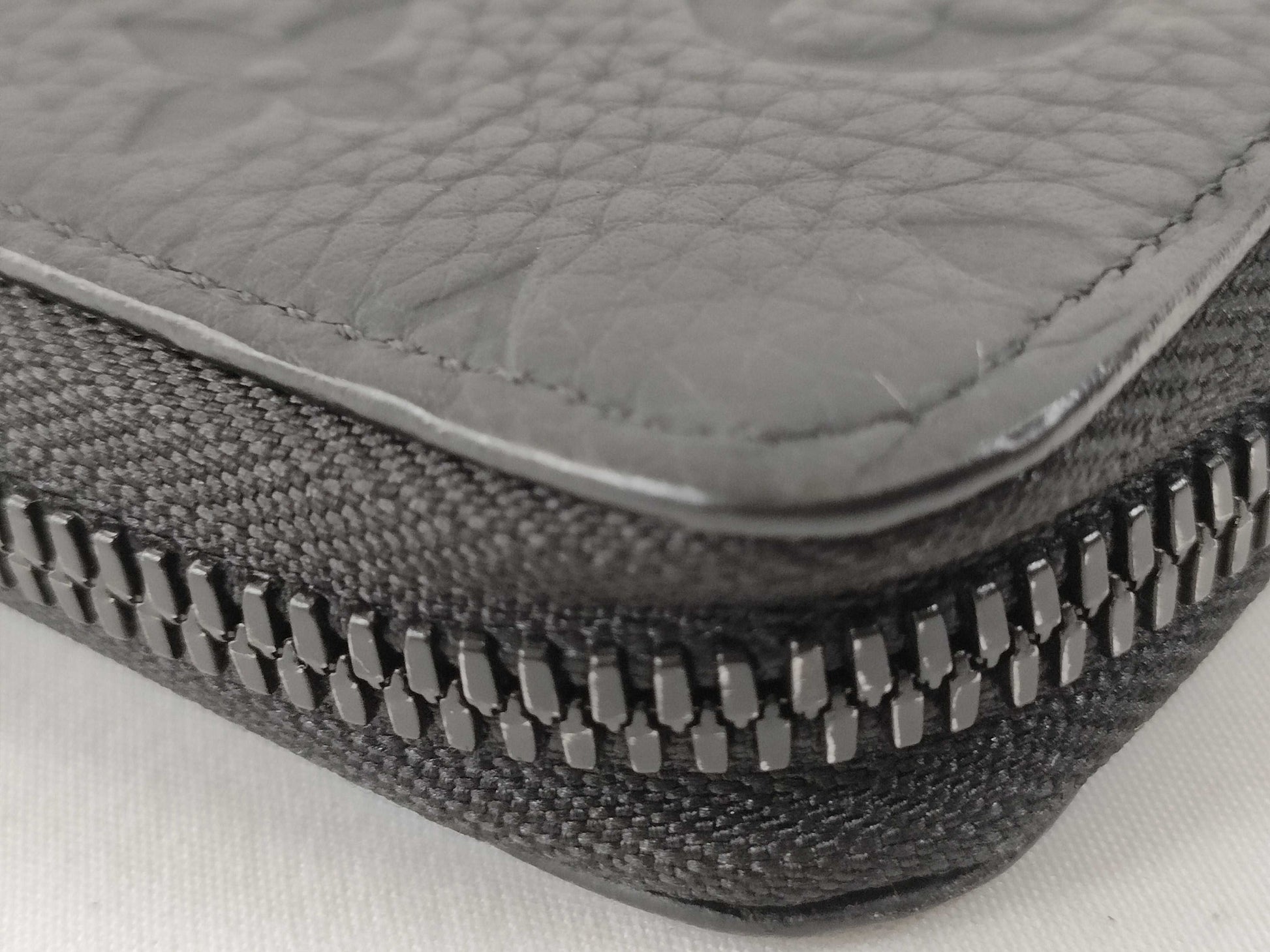 LOUIS VUITTON M 69047 Louis Vuitton Zippy Wallet Vertical Wallet