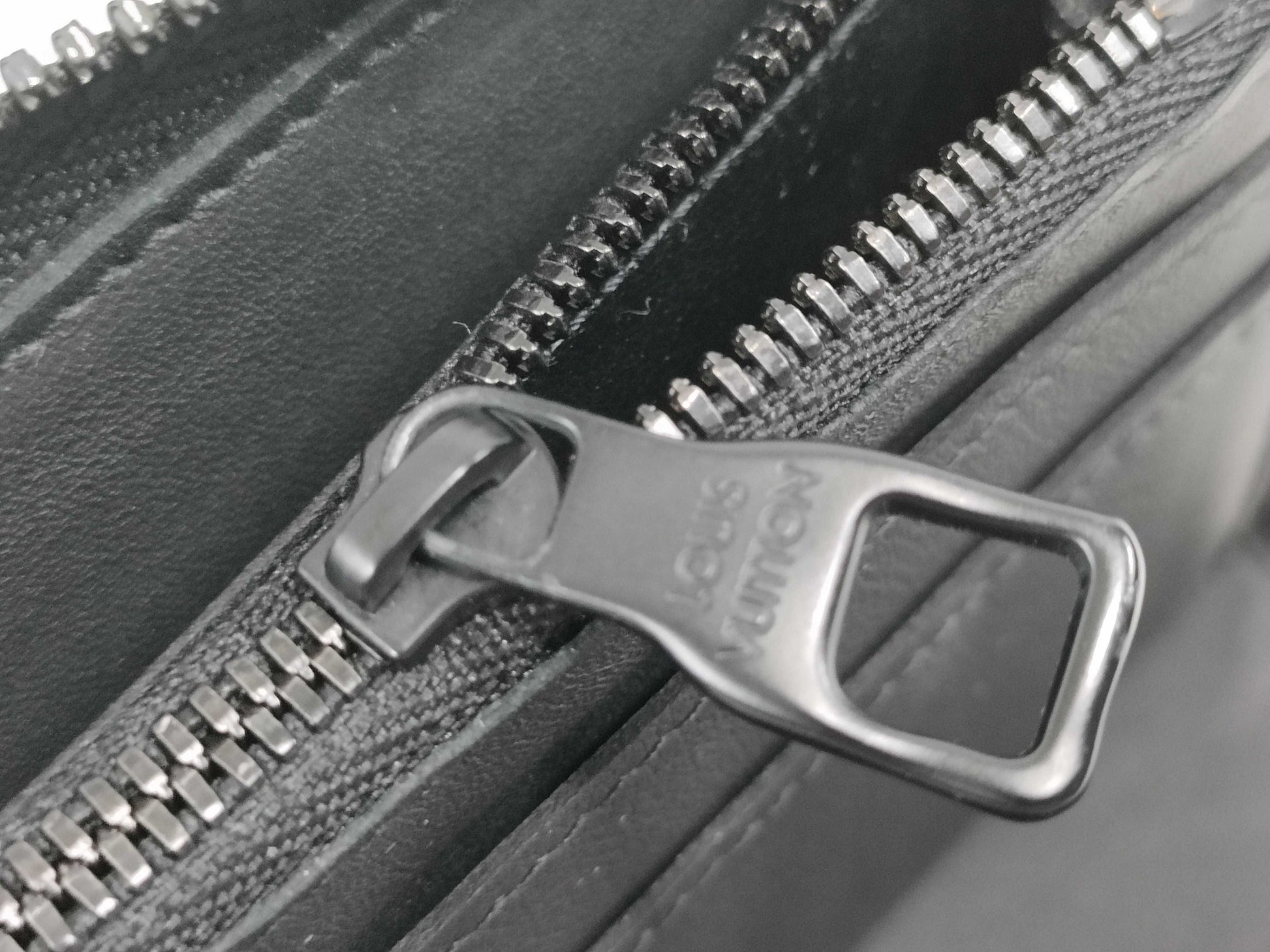 LOUIS VUITTON M 69047 Louis Vuitton Zippy Wallet Vertical Wallet
